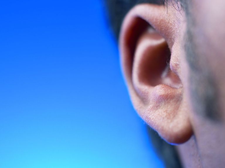 Ear me now. Как скрыть большие уши.